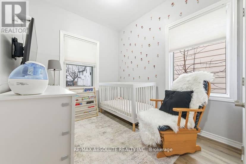 132 Edward Street S — photo 13 of 21