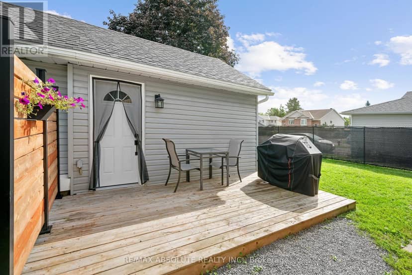 132 Edward Street S — photo 15 of 21