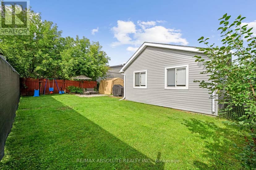132 Edward Street S — photo 19 of 21