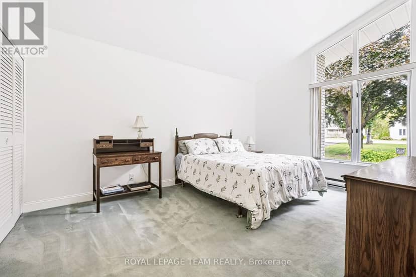 2027 Dundas Street — photo 18 of 40