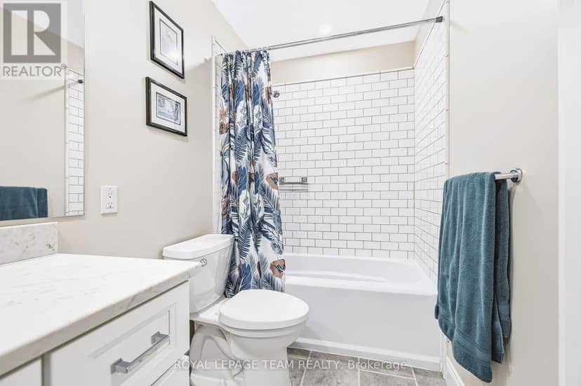 2027 Dundas Street — photo 20 of 40