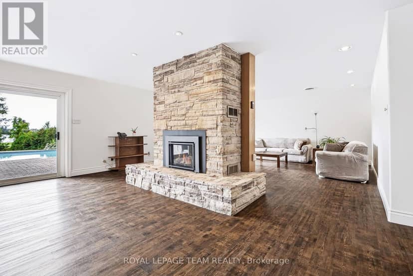 2027 Dundas Street — photo 22 of 40