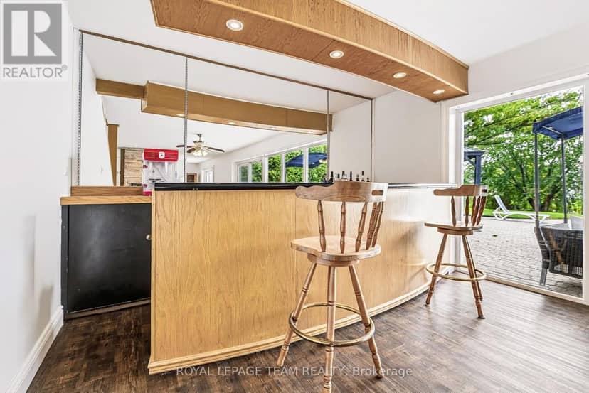 2027 Dundas Street — photo 28 of 40