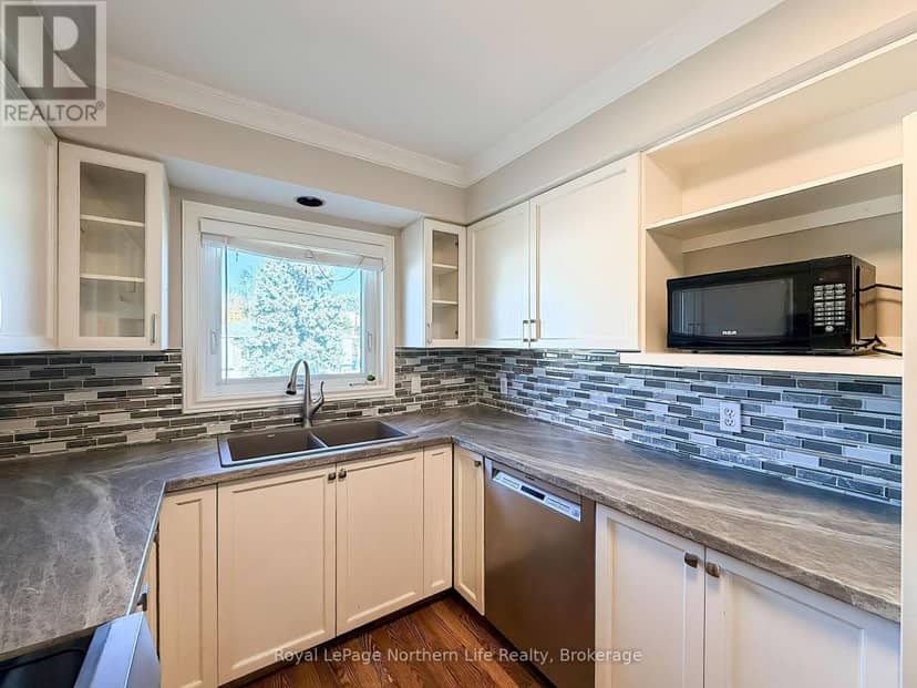 511 Bromley Avenue — photo 9 of 40
