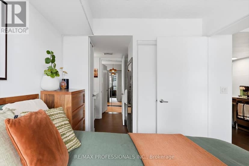 1605 - 38 Dan Leckie Way — photo 17 of 25