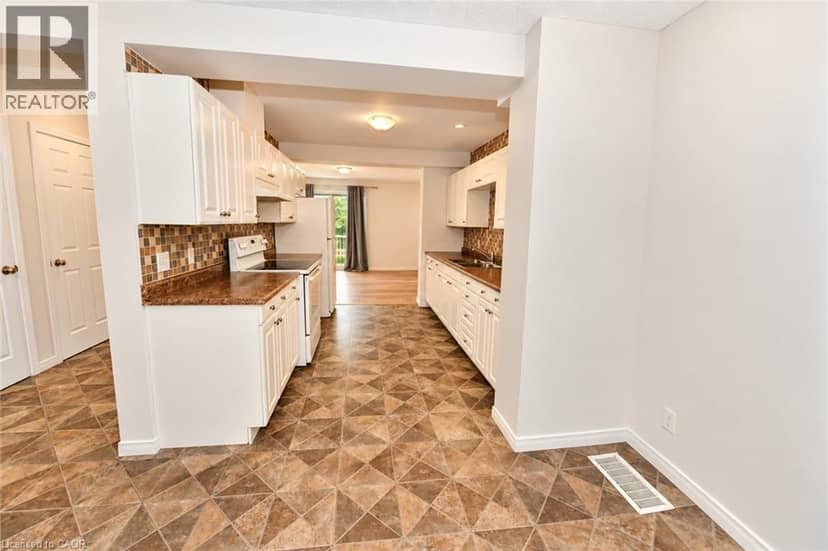 23 HOWE Drive Unit# 8, Kitchener, photo 3
