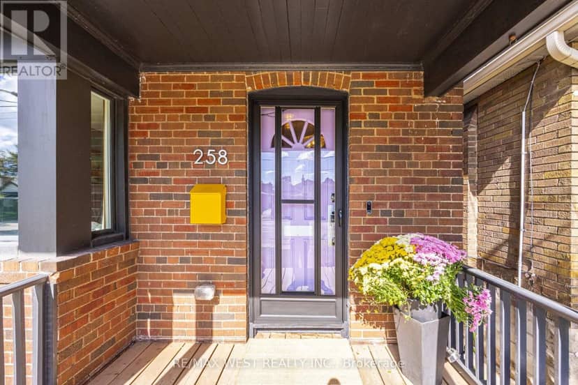 258 O'Connor Drive, Toronto, photo 3