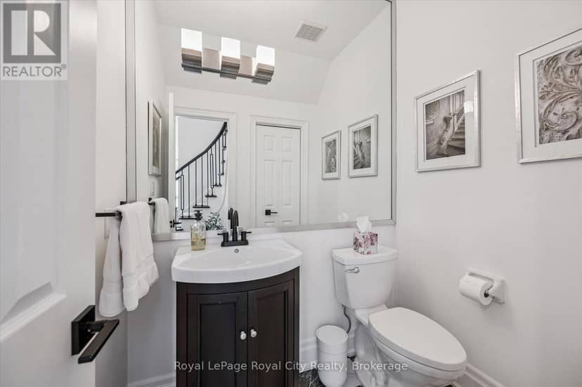 11 - 25 Manor Park Crescent — photo 14 of 40
