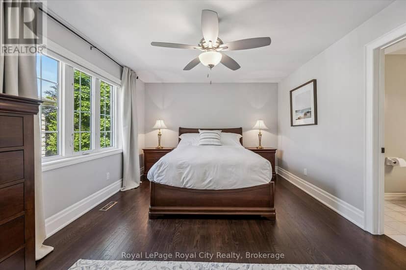 11 - 25 Manor Park Crescent — photo 23 of 40