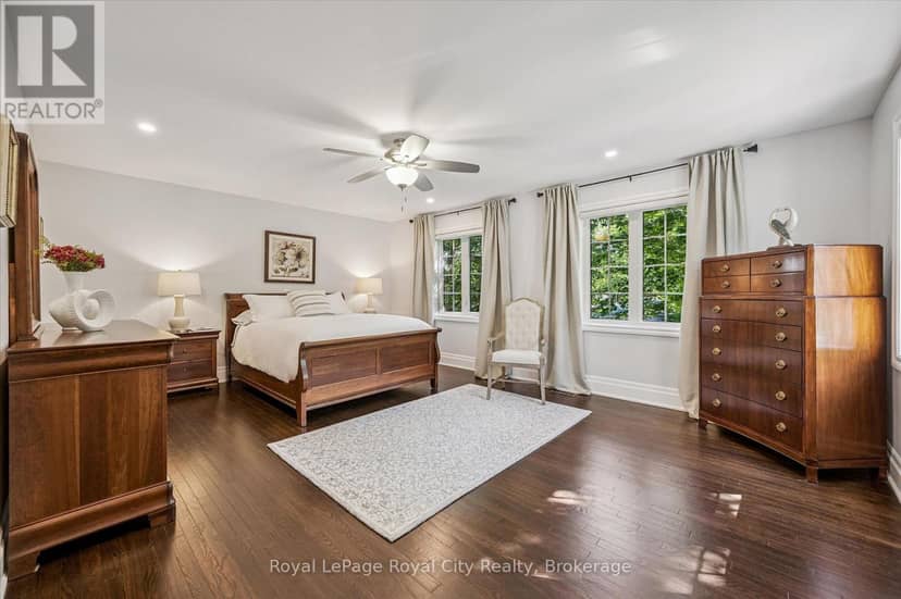 11 - 25 Manor Park Crescent — photo 25 of 40
