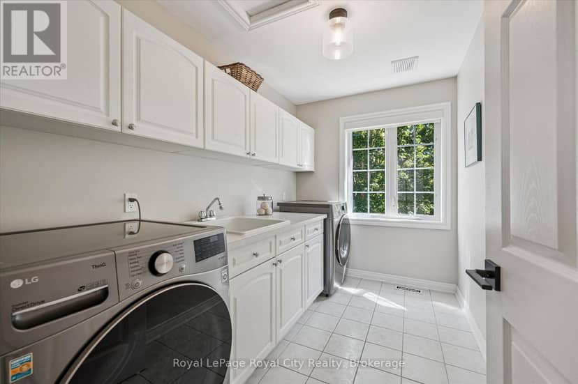 11 - 25 Manor Park Crescent — photo 30 of 40