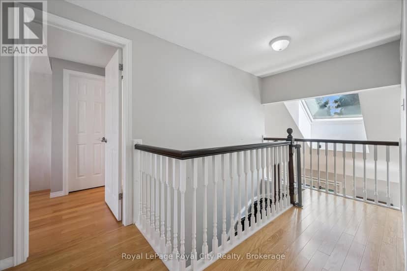 27 Oakridge Crescent — photo 22 of 40