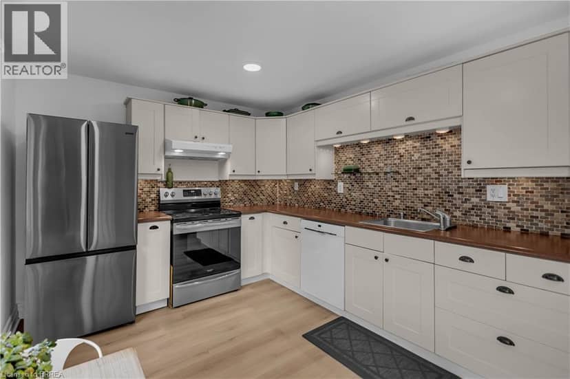 9 AYLMER Street — photo 15 of 38
