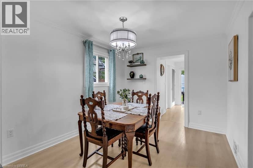 9 AYLMER Street — photo 11 of 38