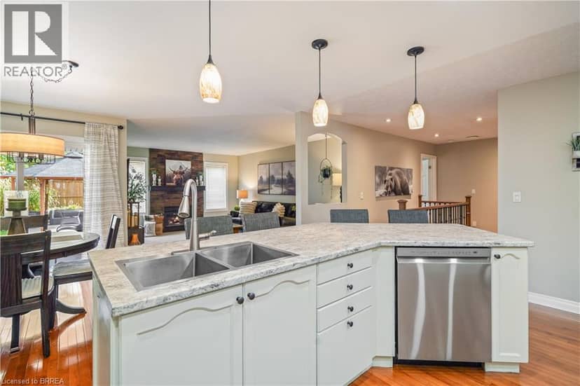 42 EDITH MONTURE Avenue — photo 16 of 40
