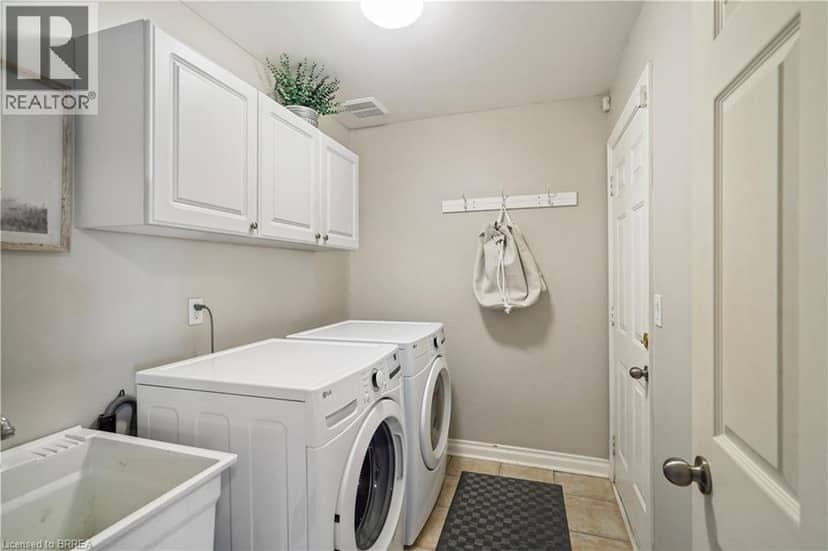 42 EDITH MONTURE Avenue — photo 9 of 40