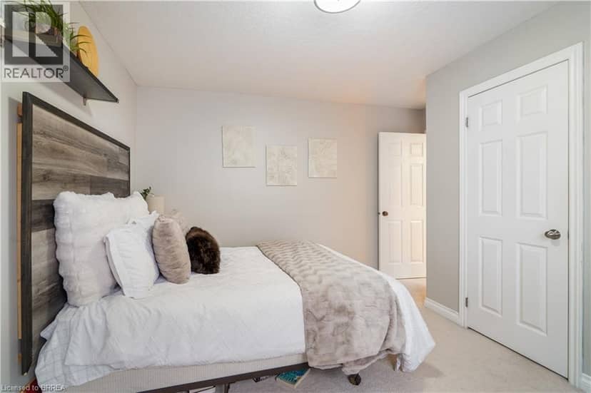 42 EDITH MONTURE Avenue — photo 24 of 40