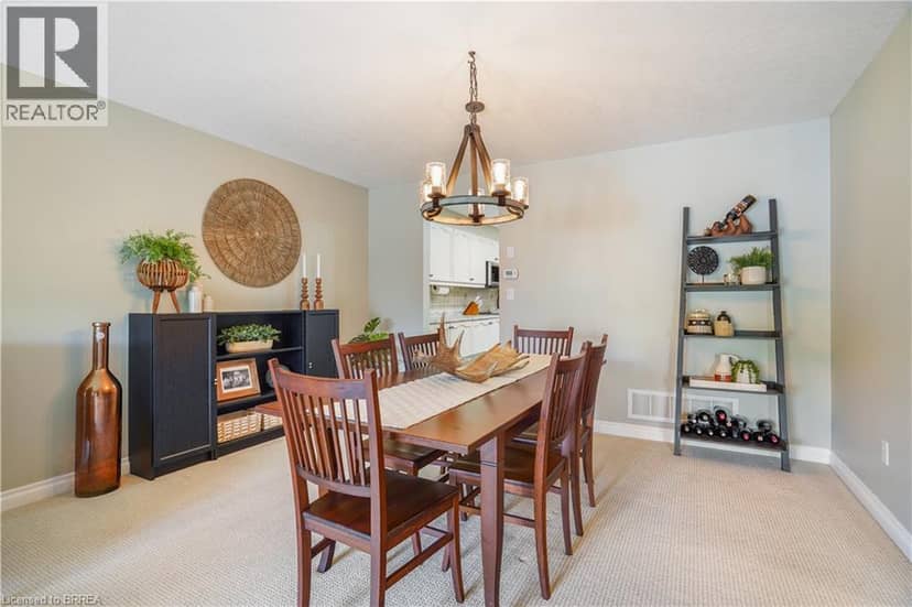 42 EDITH MONTURE Avenue — photo 12 of 40