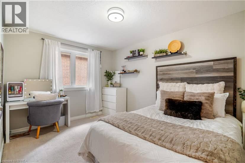 42 EDITH MONTURE Avenue — photo 23 of 40