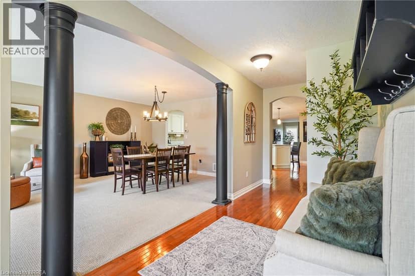42 EDITH MONTURE Avenue, Brantford, photo 7
