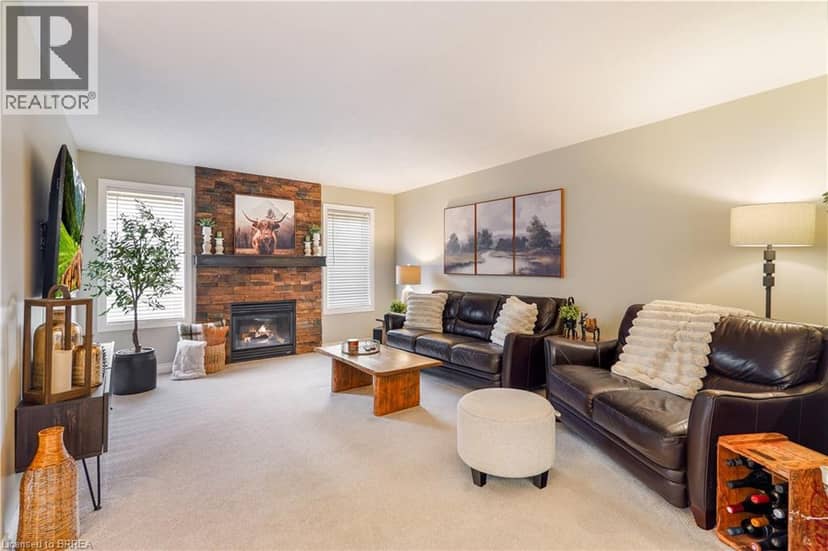 42 EDITH MONTURE Avenue — photo 20 of 40