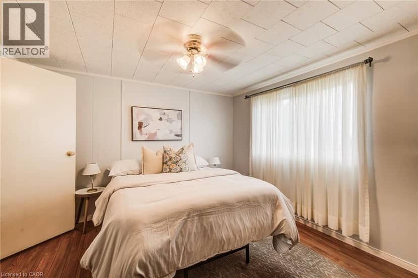 63 FAIRVIEW Crescent — photo 14 of 25