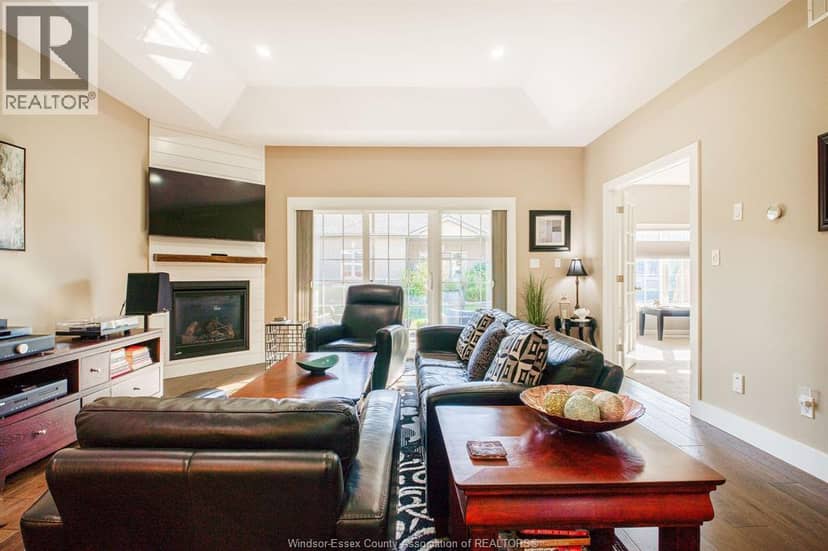 6087 Laurentide — photo 8 of 37