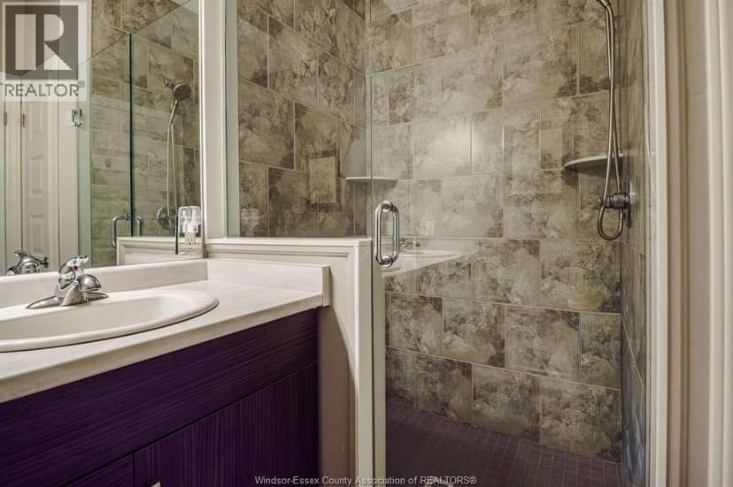6087 Laurentide — photo 14 of 37