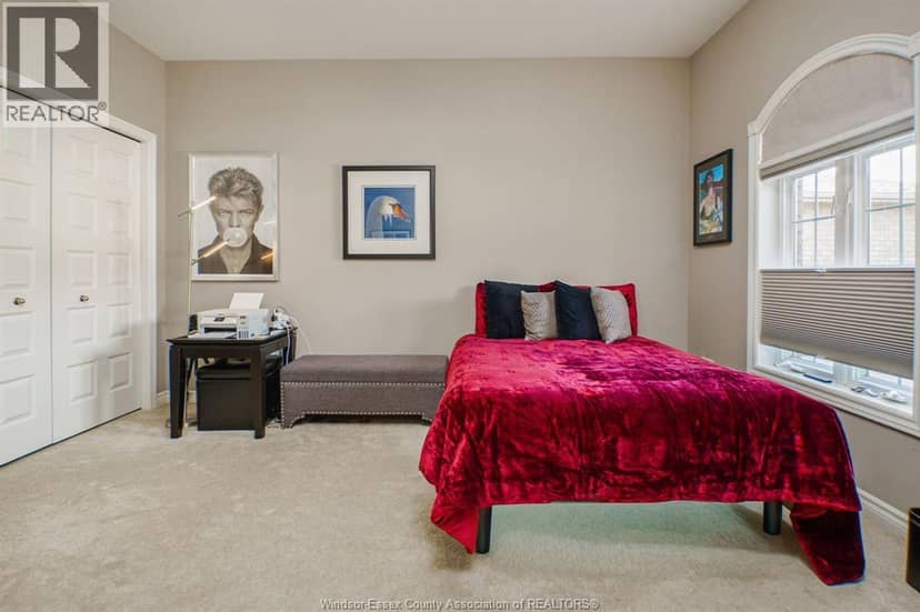 6087 Laurentide — photo 19 of 37