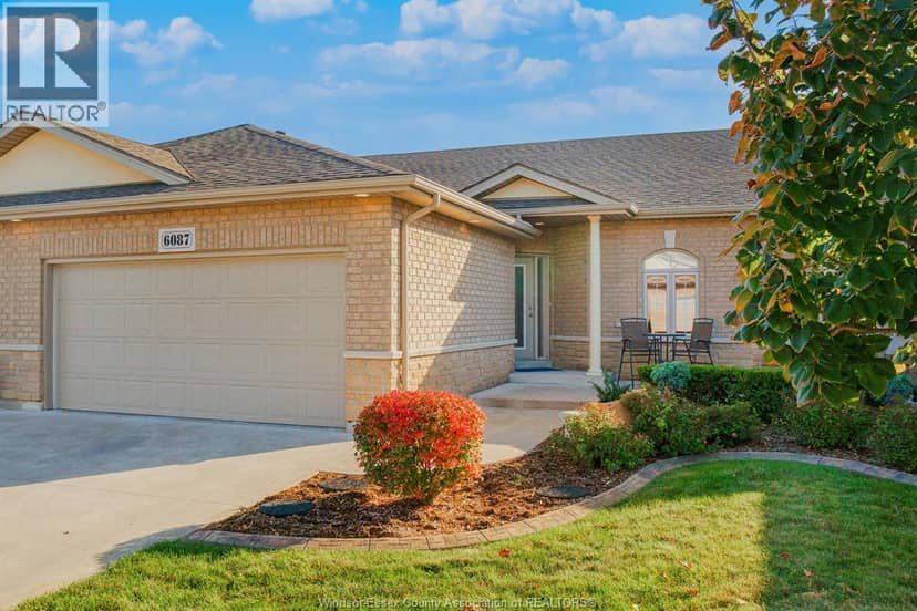 6087 Laurentide — photo 2 of 37