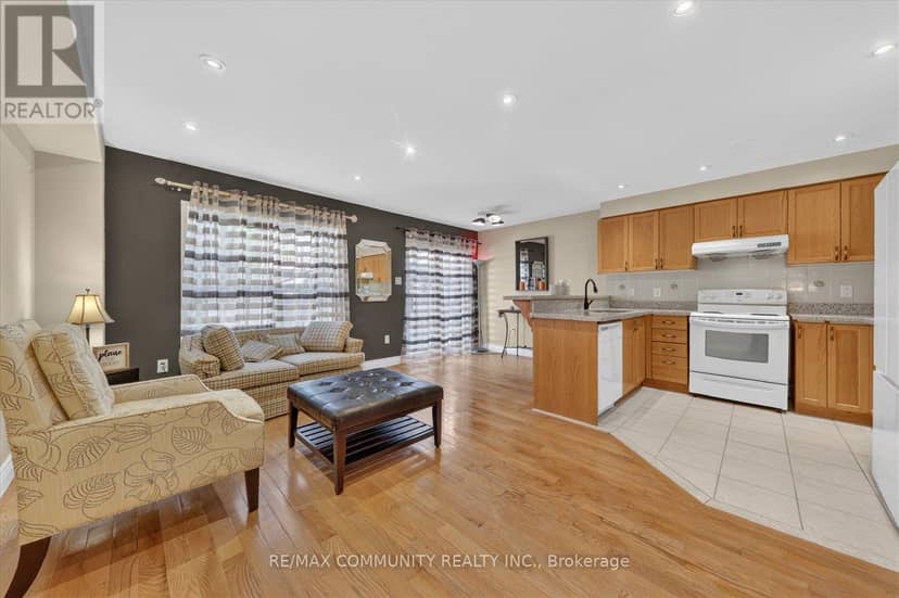 82 Burgeess Crescent — photo 12 of 39