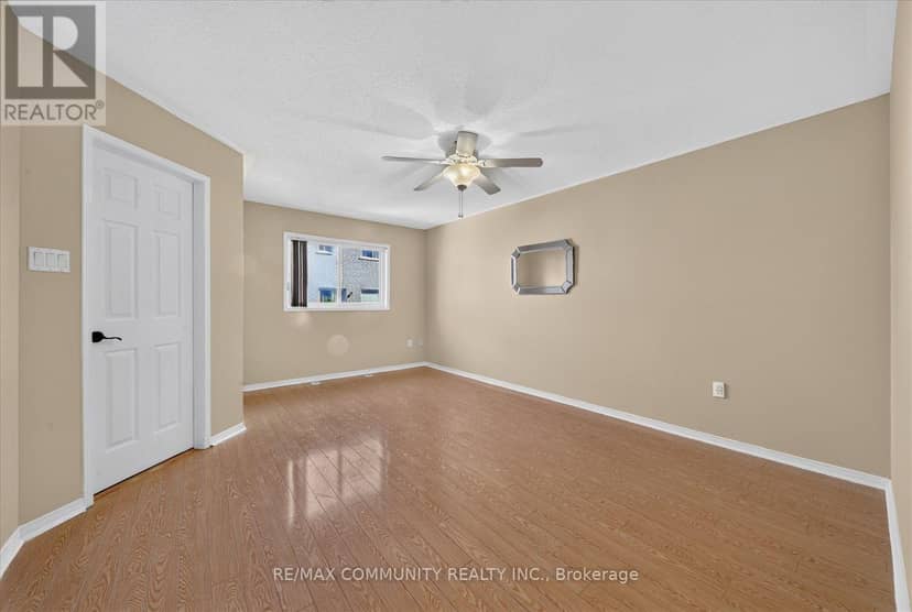 82 Burgeess Crescent — photo 19 of 39