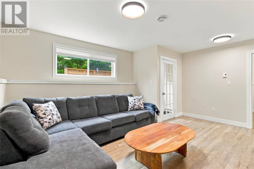 35 Ellesmere Avenue — photo 17 of 36