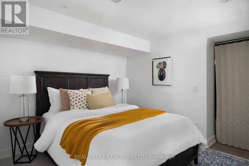 1633 Coram Crescent — photo 39 of 40