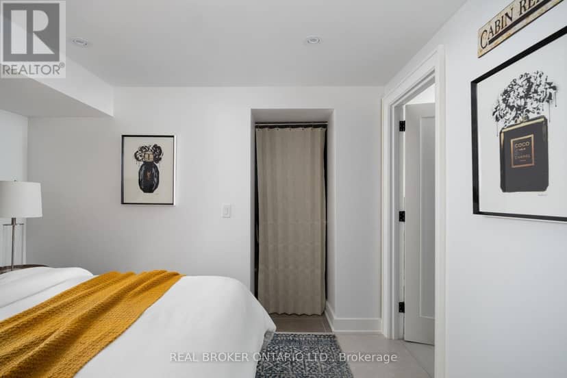 1633 Coram Crescent — photo 40 of 40