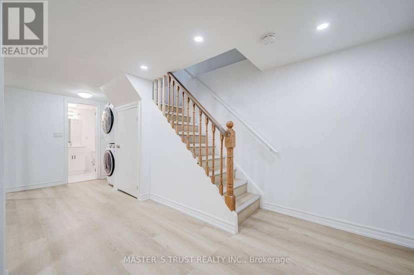 4 Gatsby Square — photo 31 of 34