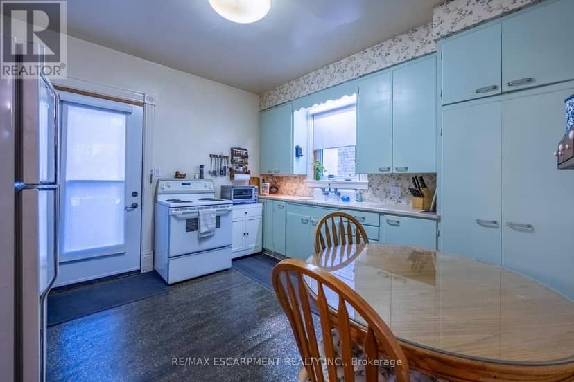33 Palmerston Avenue — photo 14 of 37
