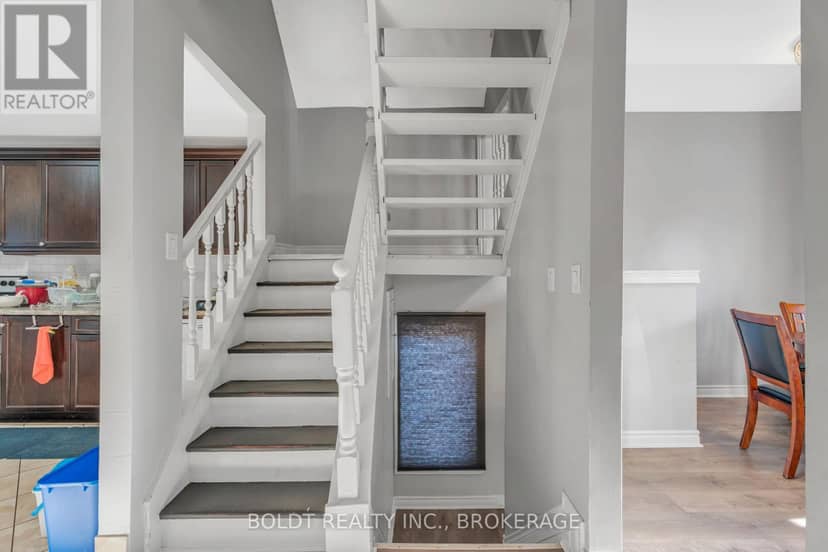 209 Rosslyn Avenue S — photo 27 of 39