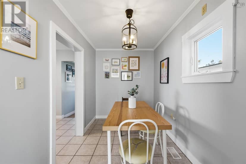 2457 Gladstone Street — photo 12 of 36