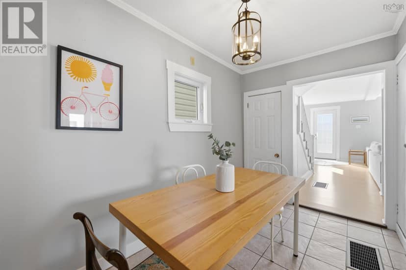 2457 Gladstone Street — photo 15 of 36