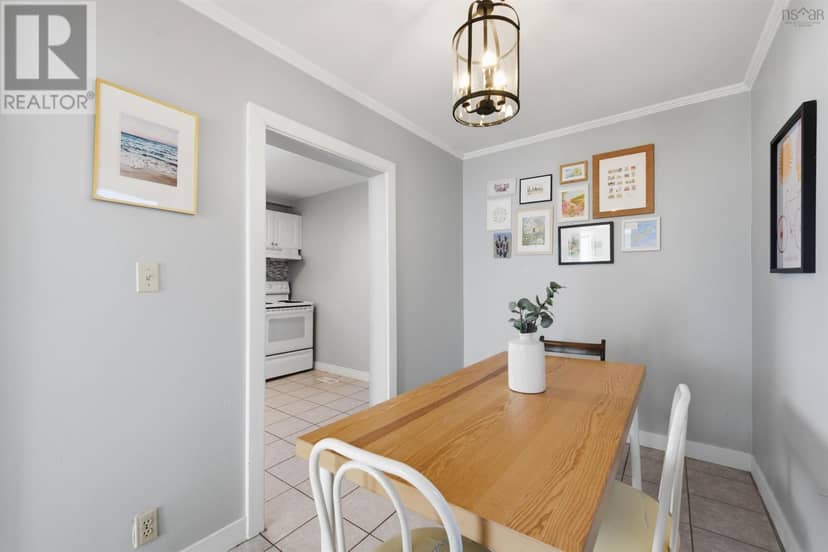 2457 Gladstone Street — photo 13 of 36