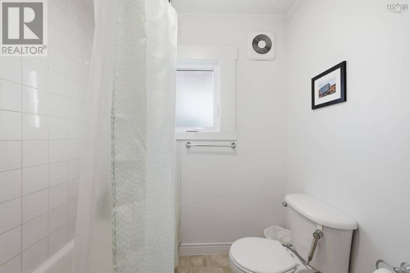 2457 Gladstone Street — photo 10 of 36