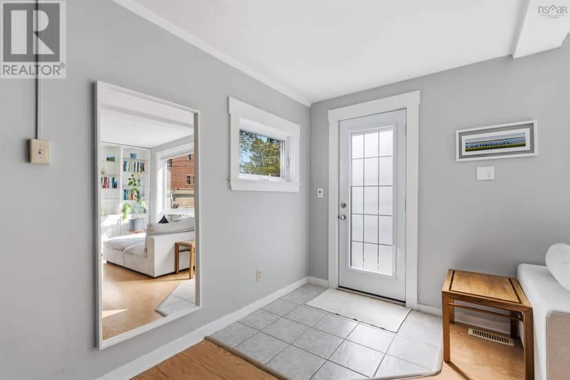 2457 Gladstone Street — photo 8 of 36