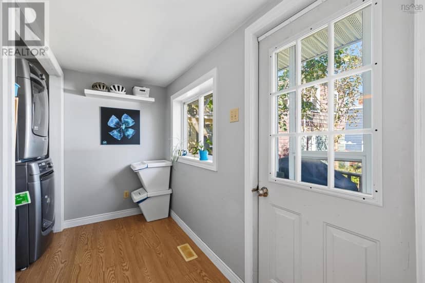 2457 Gladstone Street — photo 24 of 36