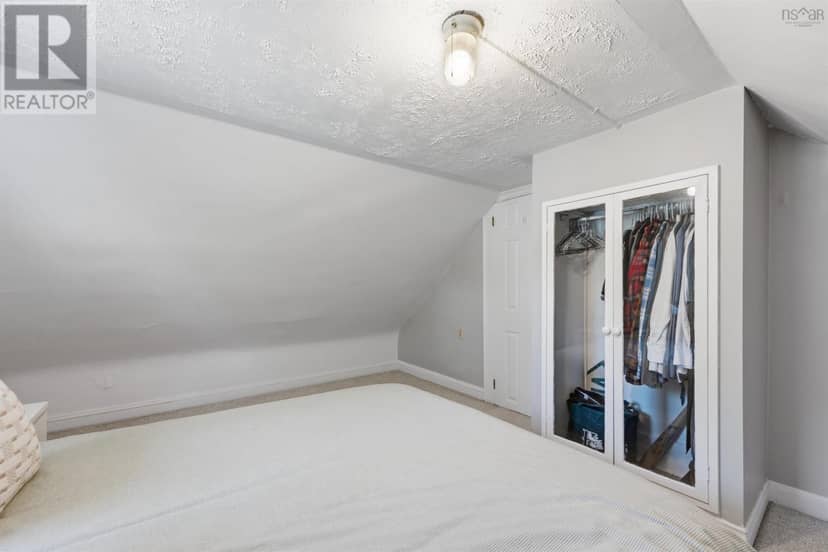 2457 Gladstone Street — photo 32 of 36