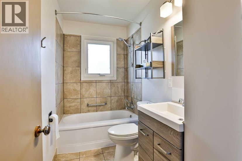 517 10 Street N — photo 9 of 28