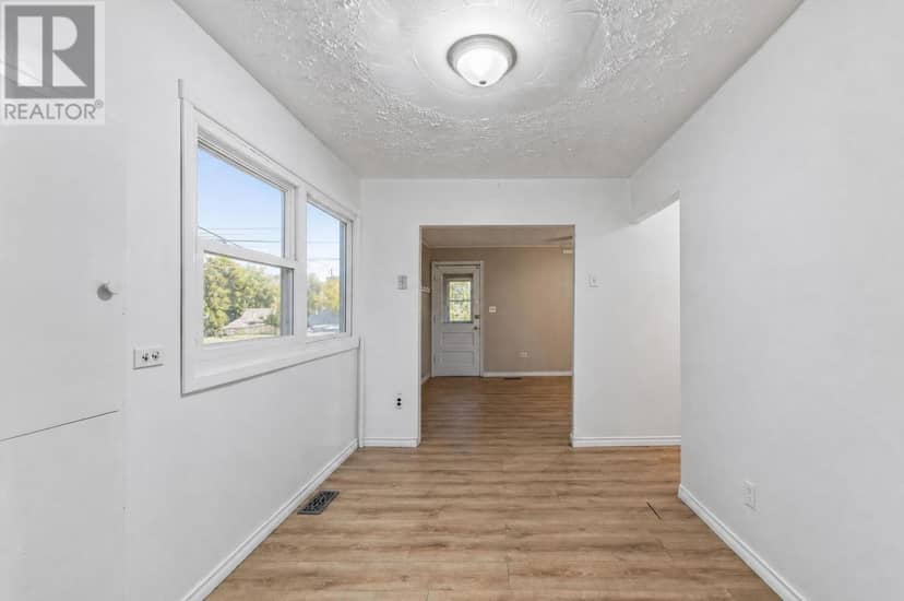 702 Lennox AVE — photo 16 of 24