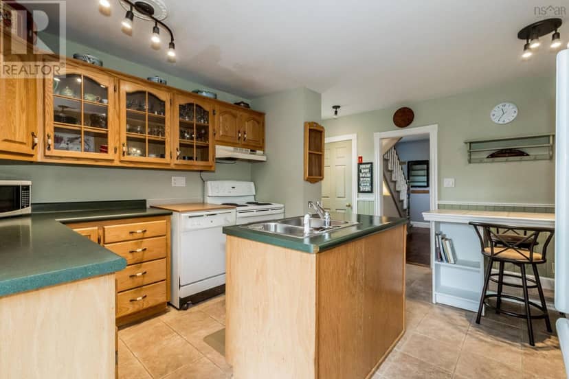 212 Marshall Street — photo 13 of 29