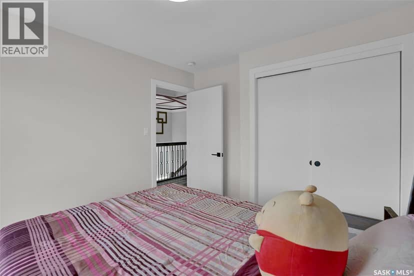3204 Crosbie CRESCENT — photo 33 of 40