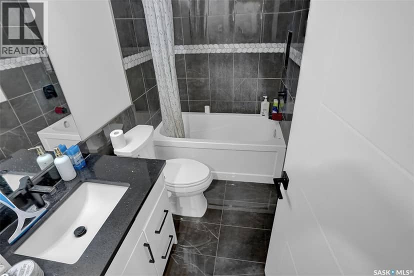 3204 Crosbie CRESCENT — photo 35 of 40